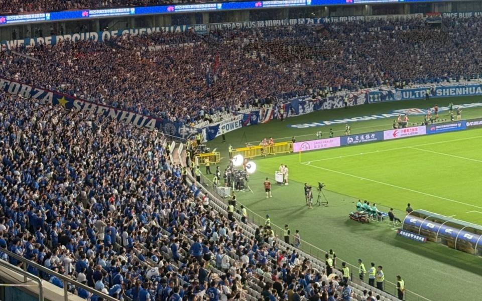 60031人！上海德比上座創(chuàng)新高，中超7戰(zhàn)破6萬，躋身歷史前10